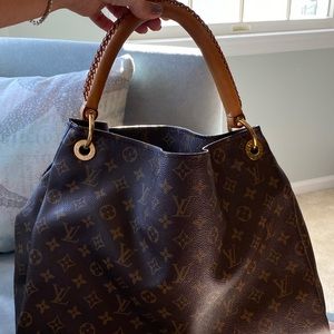 Louis Vuitton Artsy Authentic guaranteed